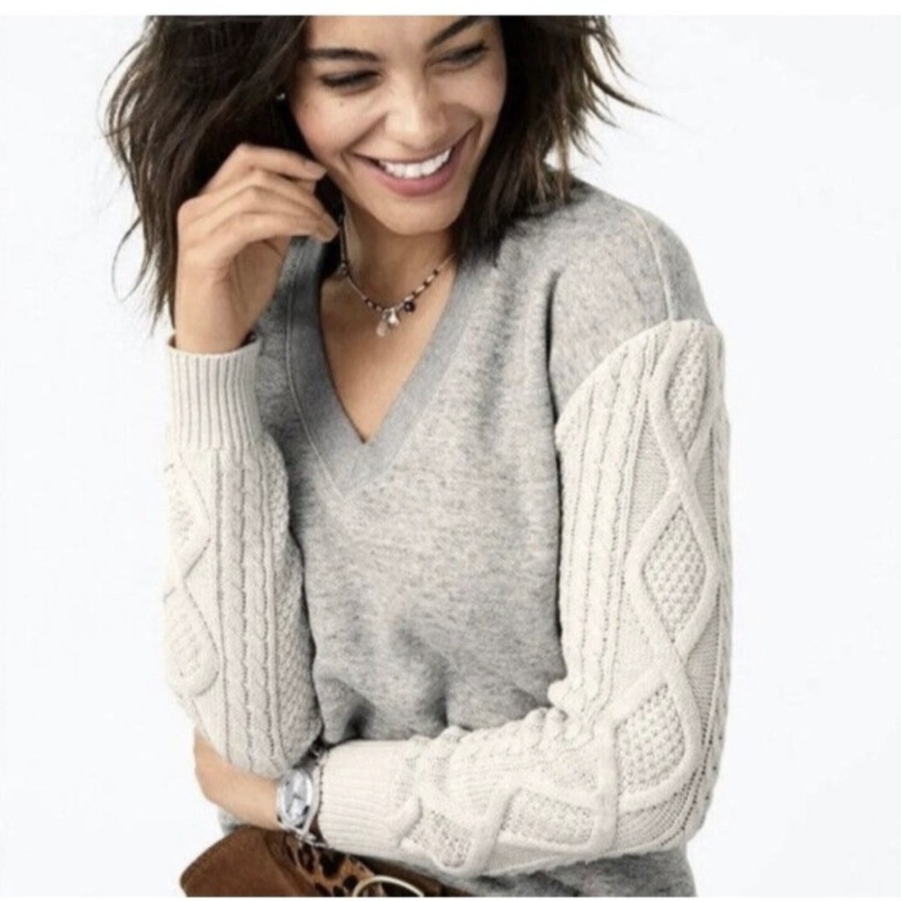 Cabi Cable Knit Sleeve V Neck Sweater Style 3710 Gray Cream Women’s Size Small
